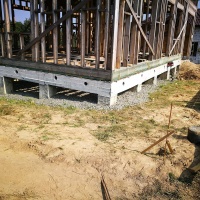 Будівництво прибудинкової тераси на залізо-бетонних сваях